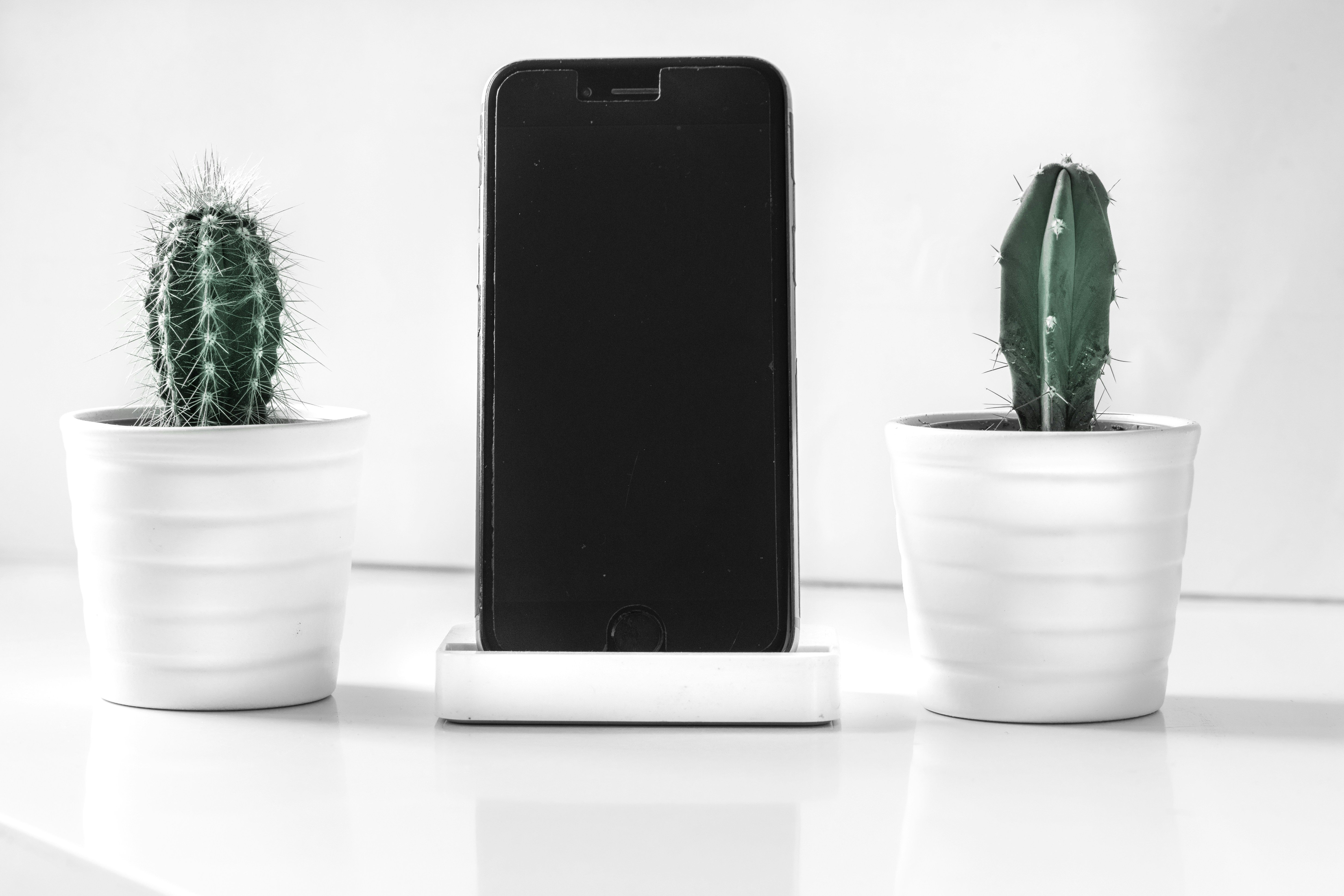 スマホ充電をワイヤレス化するメリット|ケーブル不要で“置くだけ生活”に変える方法