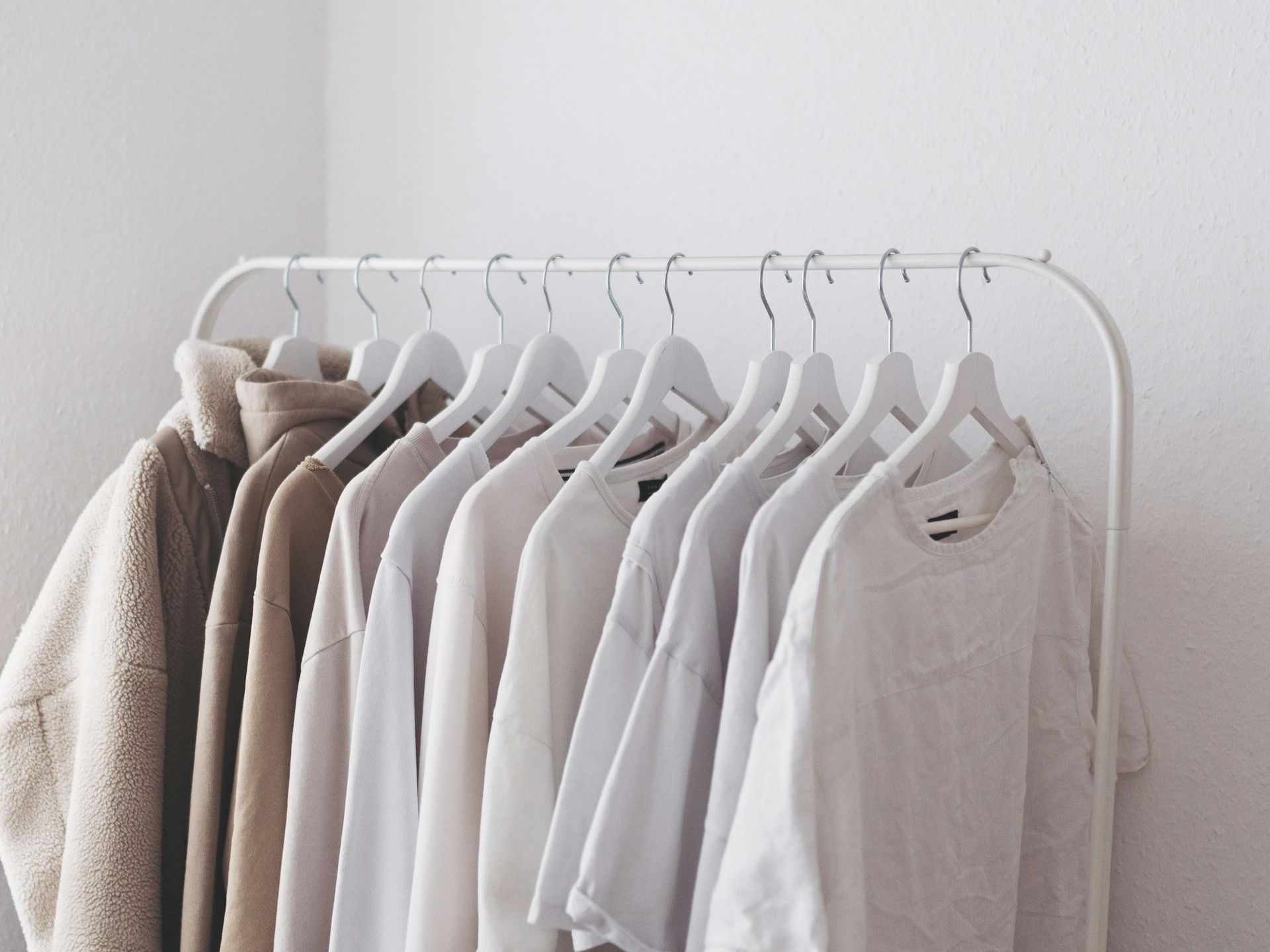 服が滑らなければ、ダジャレも滑らない|滑り止めハンガーで“福”をつかむ収納術