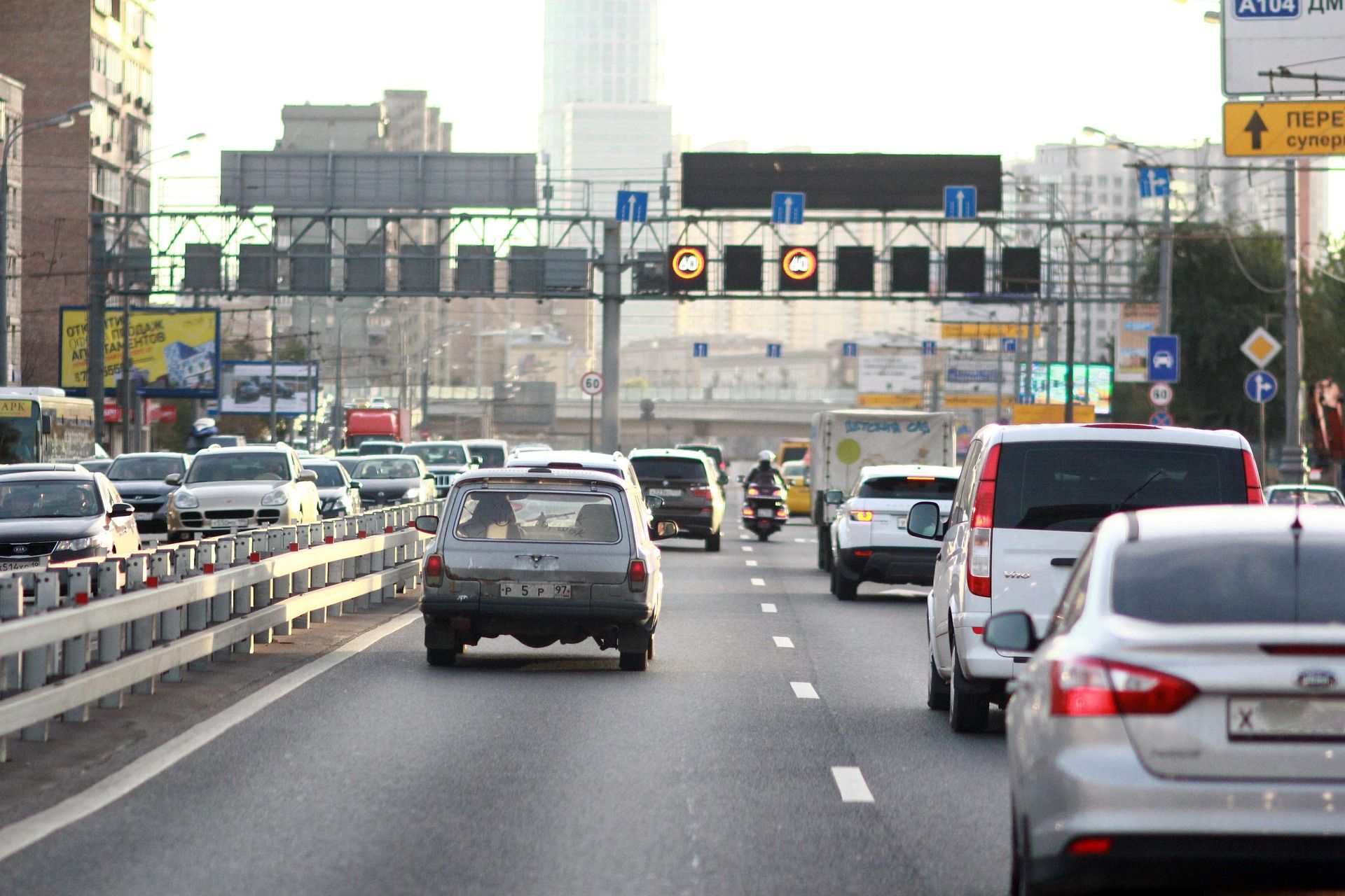 渋滞緩衝車メソッド|止まらない運転で“流れ”を守るコツ
