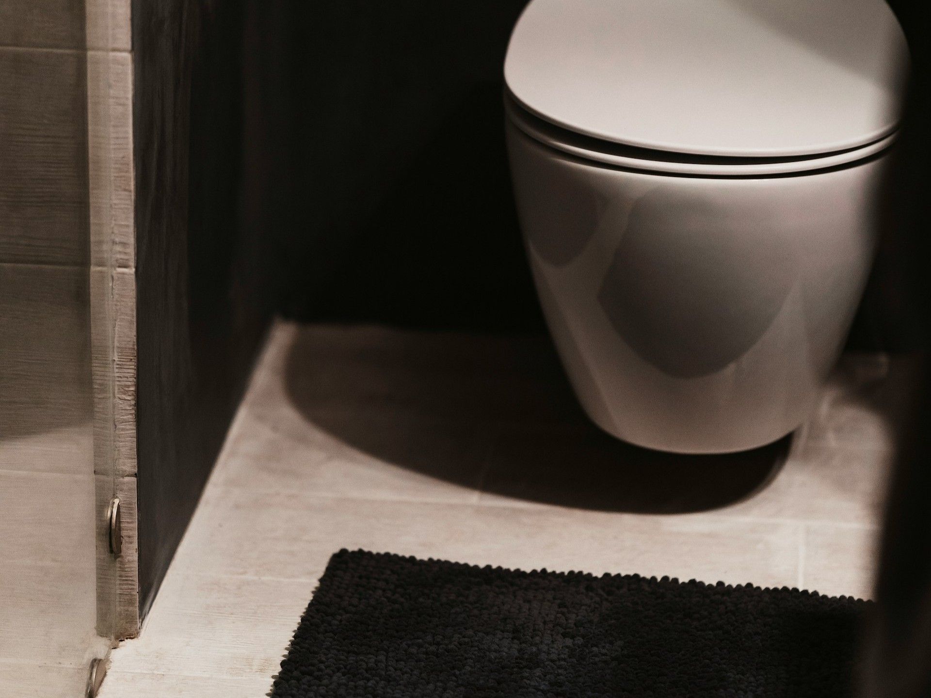 トイレマットを捨てるメリット|掃除が楽になって清潔を保ちやすくなる理由と代替案